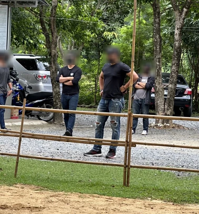 ชายชุดดำโต้กลับ ไม่ได้คุกคาม "พลายเอกชัย" ยันเป็นแค่นักท่องเที่ยว