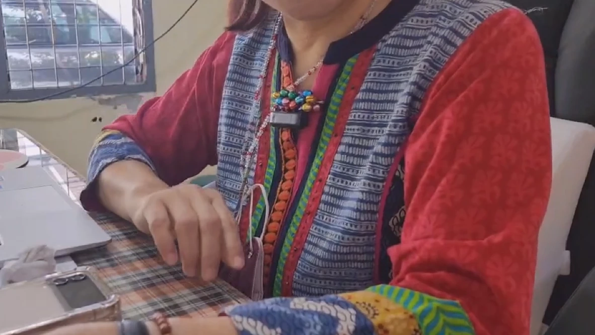 น.ส.ธปารย์เอื้อ มณีสุวรรณ์ ผู้อำนวยการโรงเรียน ของเด็กที่ถูกก่อเหตุ 