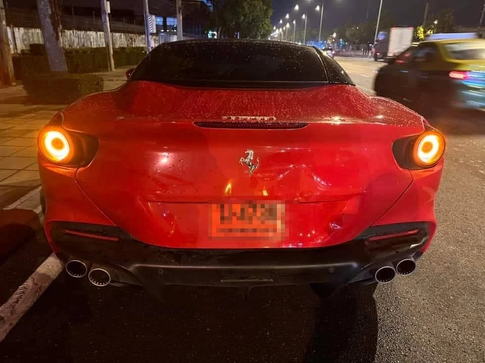 เจ้าของเฟอร์รารี่ ถูกกระบะซิ่งชนท้าย เรียกประกันเคลียร์จบทุกฝ่าย