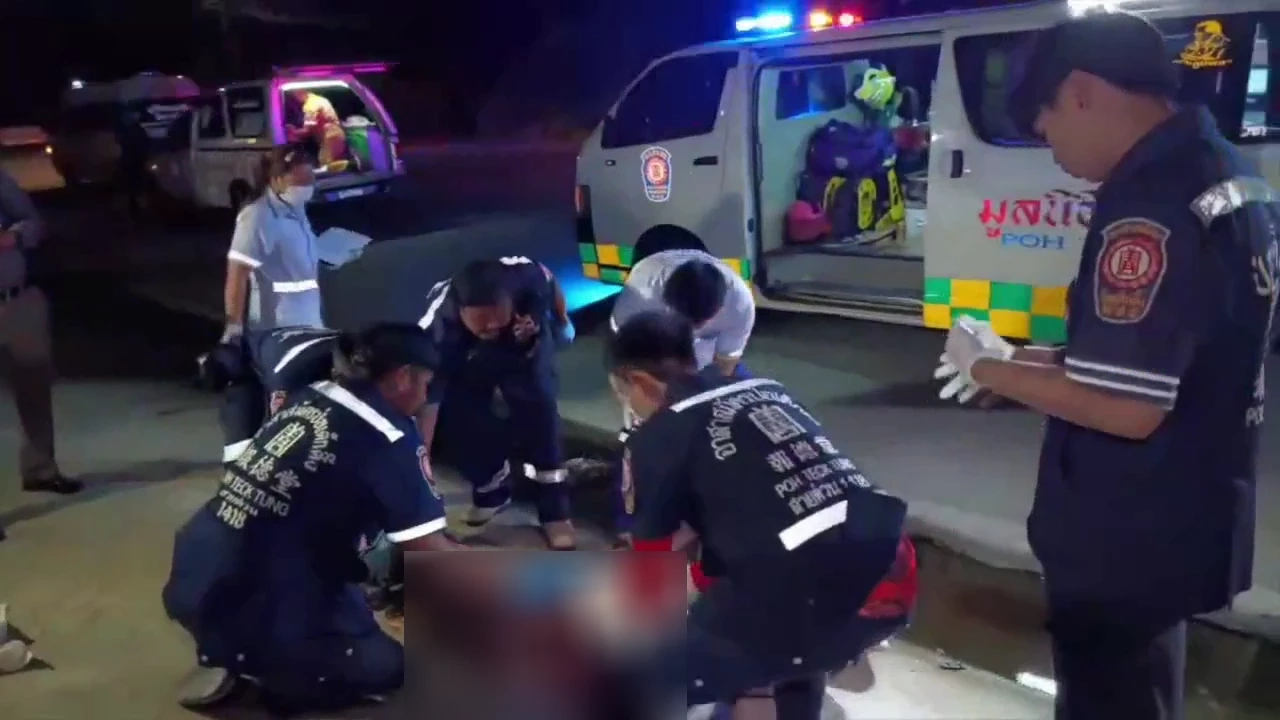 เปิดคลิปหนุ่มซิ่งกระบะ เบรกหมุนข้ามเลน ชนบิ๊กไบค์ดับ อีกคันรอดปาฏิหาริย์