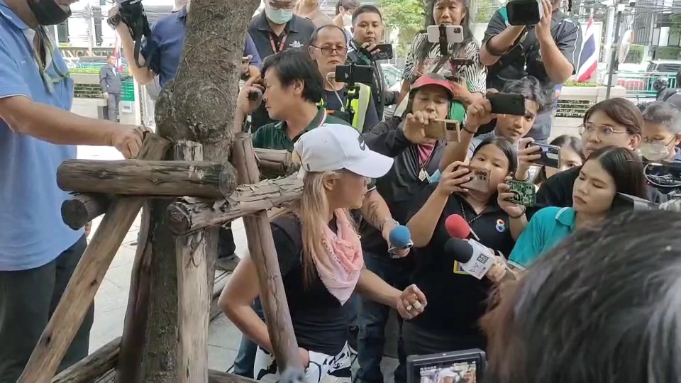 เสื้อแดงที่ถูกกล่าวหาว่าเป็นเสื้อแดงปลอม