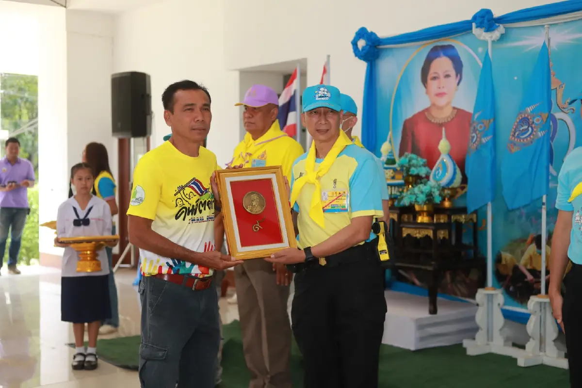 รอง ผบ.ตร. นำเยาวชน แปรอักษรรักแม่ วันเฉลิมพระชนมพรรษา 12 สิงหาคม