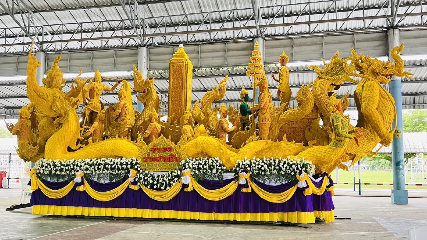 "กังฟู วสวรรธน์"พร้อม 2 สส.อุบลฯร่วมแห่เทียนพรรษาส่งเสริมพระพุทธศาสนา