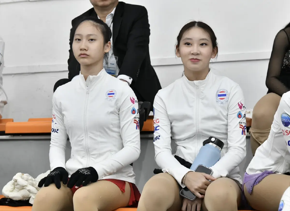 นายกฯ ร่วมเปิดลานสเกตน้ำแข็งไอวิสฯ อารมณ์ดีจนเกือบหงายหลัง! (คลิป)