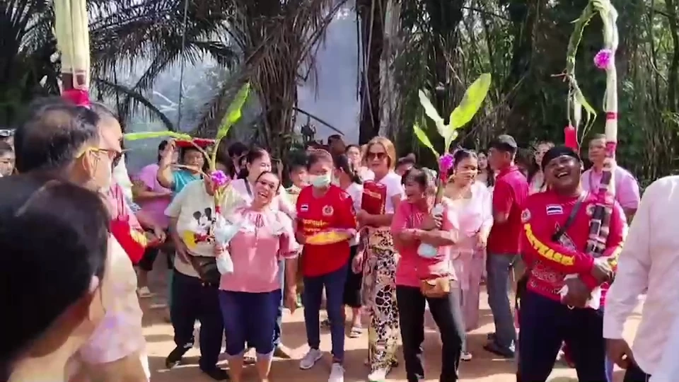 รักล้นใจ! สาวนครพนม รอไม่ไหว ยกขันหมากสินสอดนับล้าน สู่ขอ หนุ่มระยอง