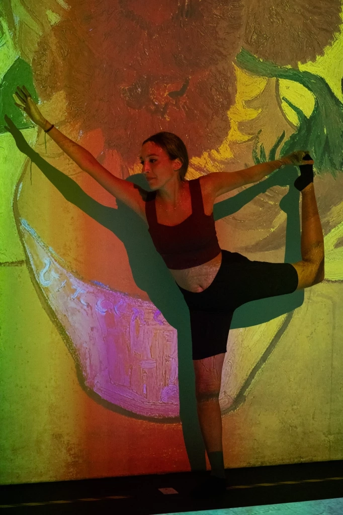 ไอคอนสยาม จัดกิจกรรม “Immersive Brew Yoga” ท่ามกลาง “Van Gogh Alive Bangkok”