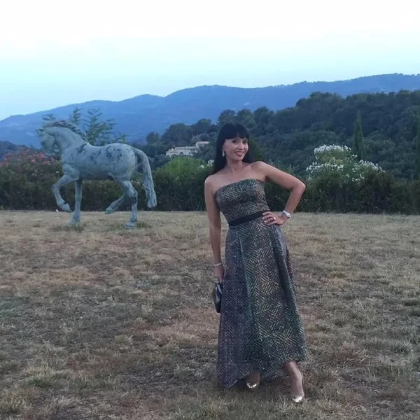 เปิดประวัติ พักตร์พิไล ทวีสิน หรือ "หมออ้อม" ภริยานายกฯ คนใหม่ของไทย 