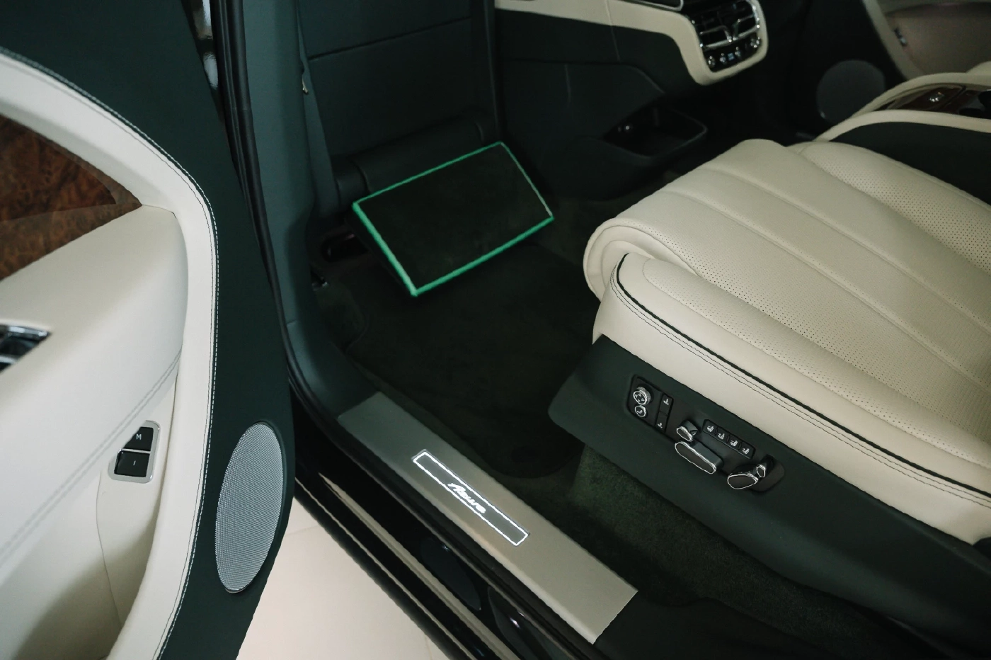 เริ่มต้น 22.6 ล้าน BENTAYGA EWB AZURE  อัครยนตรกรรมเอสยูวีสุดหรูของเบนท์ลีย์