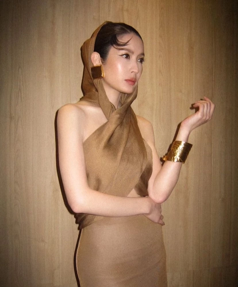 รูปแรกหลังหย่า 'แอฟ ทักษอร' โพสต์ร่วมเฟรม 'สงกรานต์' ชาวเน็ตวิเคราะห์สนั่น