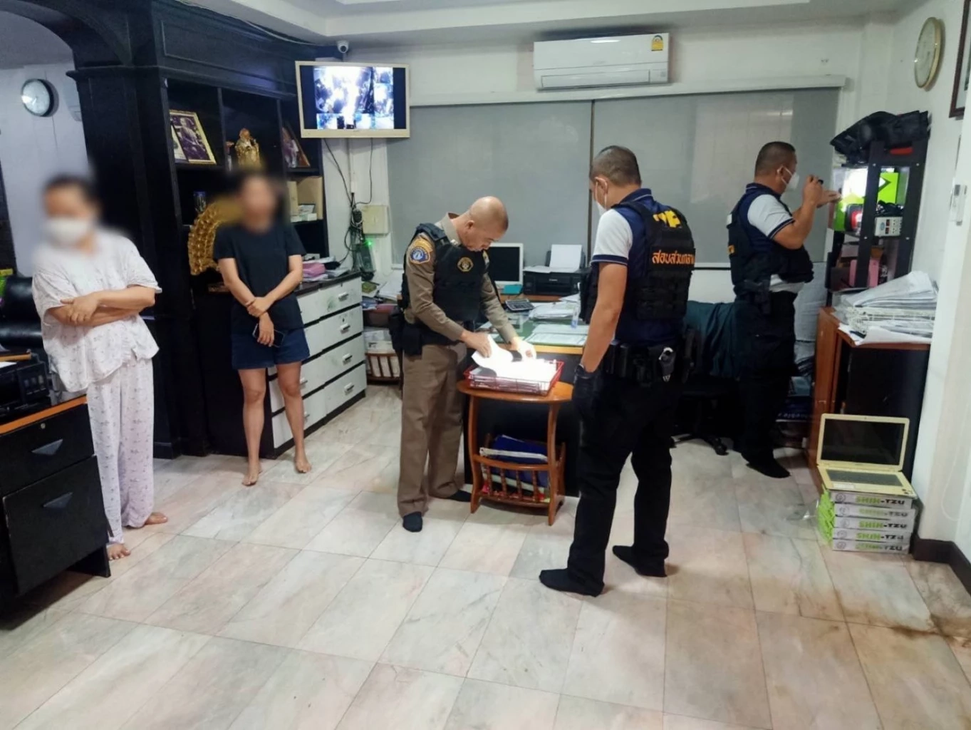 กองปราบรวบแก๊งเสธ.ทหารเก๊ แอบอ้างมูลนิธิชัยพัฒนา ตุ๋นเงินผู้รับเหมา 20 ราย