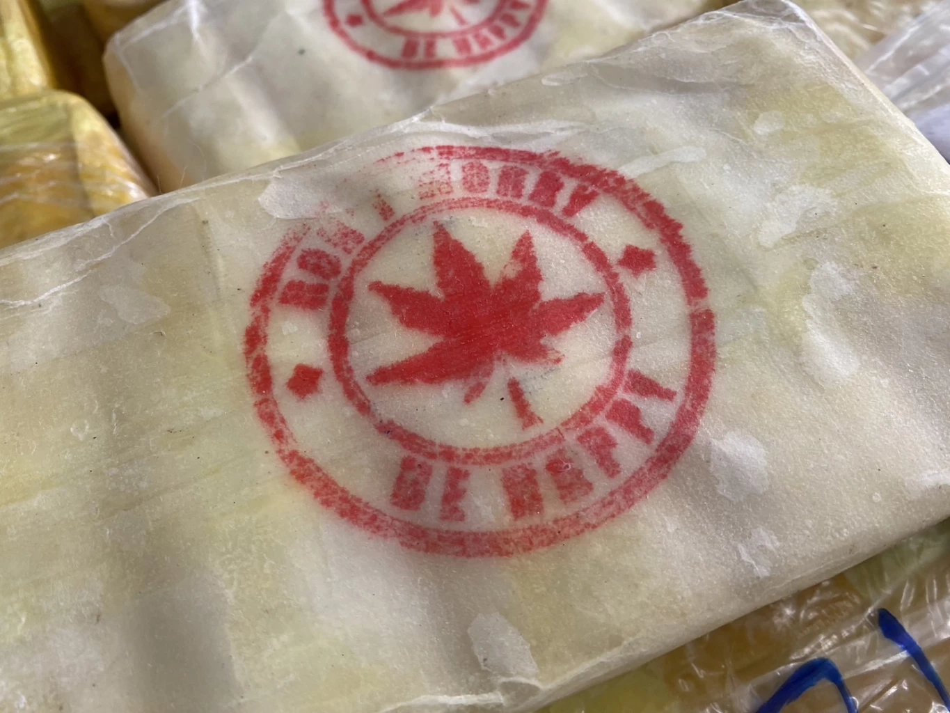 นรข. ยึดยาบ้าเกรดลักชัวรี่ มูลค่านับร้อยล้าน อึ้งมีสูตรใหม่ "ผสมกัญชา" ด้วย