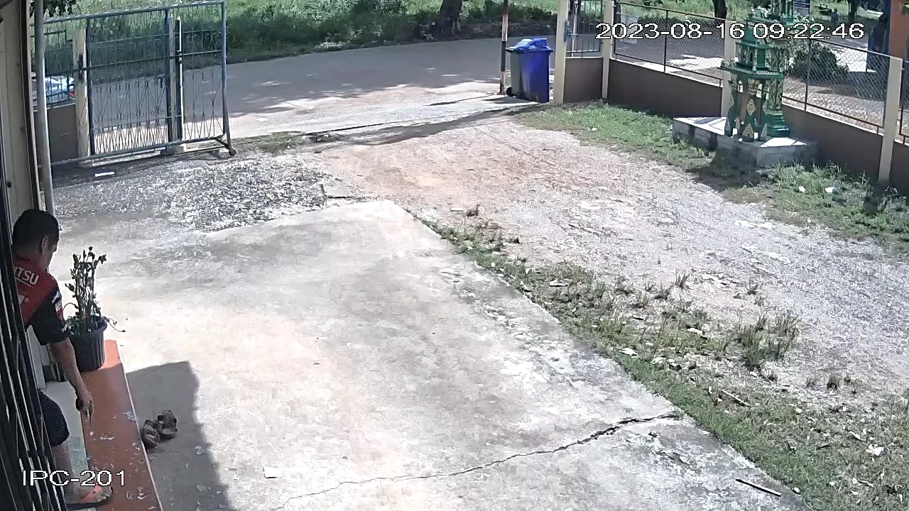 วงจรปิดจับภาพชัด หนุ่มใหญ่หึงโหด บุกลั่นไกสาว 47 ดับคาร้านเสริมสวย