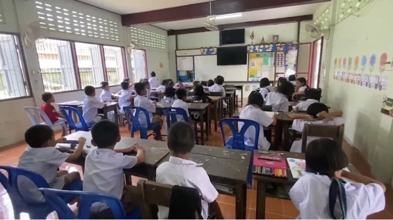 "จาตุรนต์" เป็นพยานให้ครูปุ๊ คดีรับเด็กต่างด้าว 126 คน เข้าเรียน ยันไม่ผิด