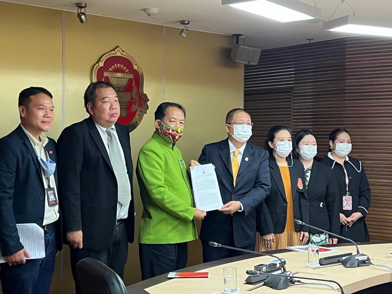 "ศรีสุวรรณ" ร้อง ผู้ตรวจการแผ่นดิน สอบจนท.รัฐ ดูแล "นช.ทักษิณ" ดั่งเทวดา