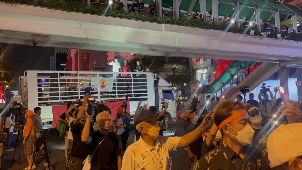 ม็อบแนวร่วมมธ.วอน"เพื่อไทย"กลับมาจับมือ"ก้าวไกล"ตั้งรัฐบาล