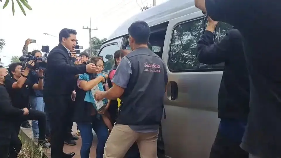 หดหู่! รวบพ่อตีนโหด กระทืบลูกไม่ยั้ง โมโหเมียหาเงินมาให้เล่นสล็อตไม่ได้