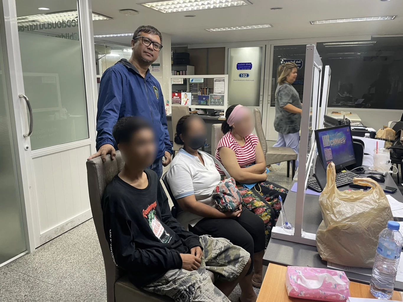 รวบโจ๋ 17 หัวร้อนฉุนถูกรถเบียด ชักมีดไล่ฟันกลางถนนสุขุมวิท