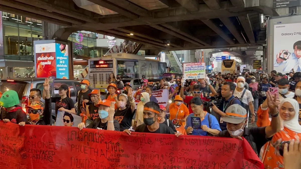 ม็อบแนวร่วมมธ.วอน"เพื่อไทย"กลับมาจับมือ"ก้าวไกล"ตั้งรัฐบาล