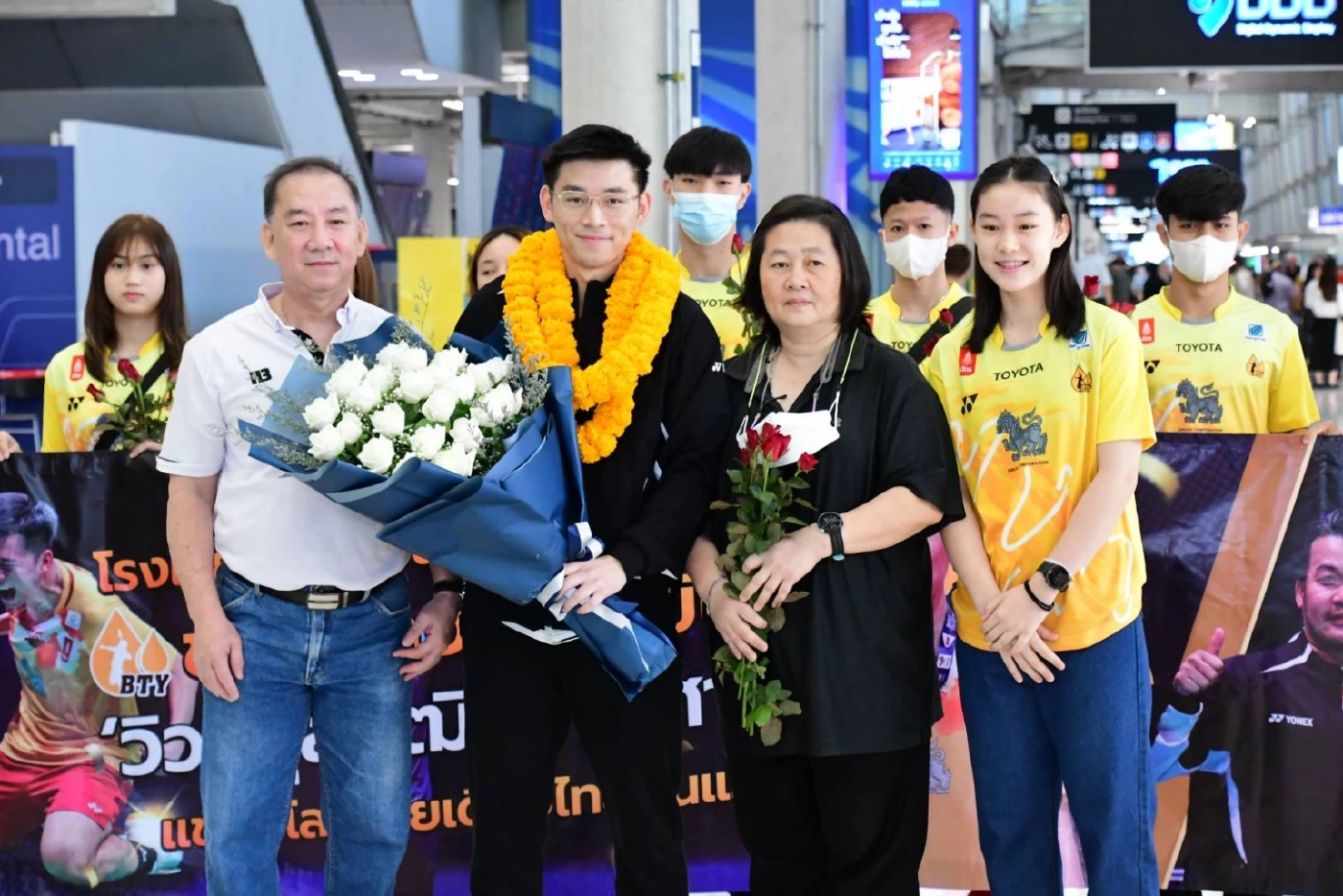 "วิว กุลวุฒิ" เดินทางกลับถึงไทย หลังคว้าแชมป์โลกสมัยแรก