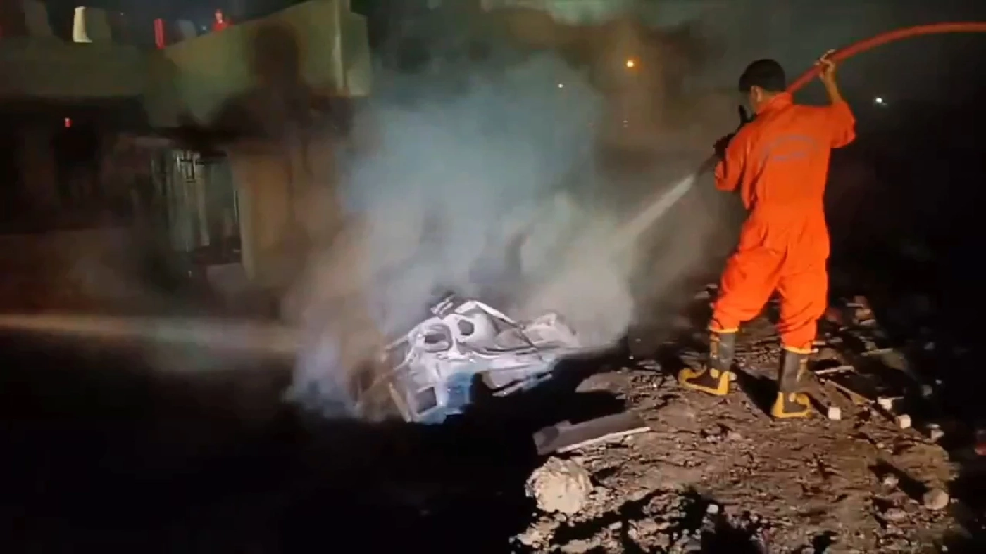 ไฟคลอกโชเฟอร์แท็กซี่ดับ พุ่งตกถนนชนตอม่อ เหตุไร้ป้ายเตือนก่อสร้างสะพาน