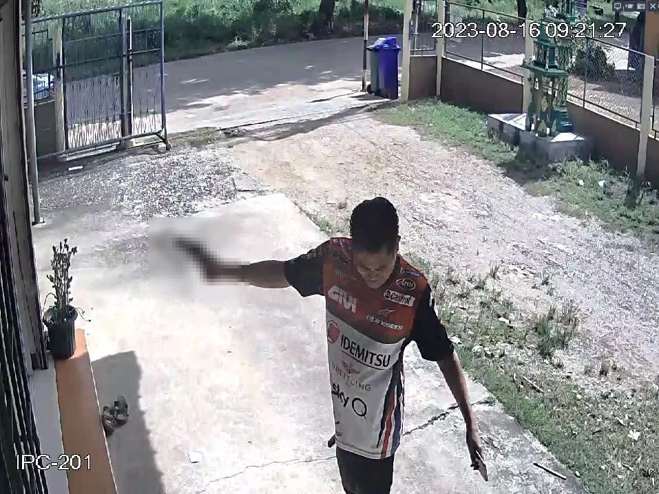 วงจรปิดจับภาพชัด หนุ่มใหญ่หึงโหด บุกลั่นไกสาว 47 ดับคาร้านเสริมสวย