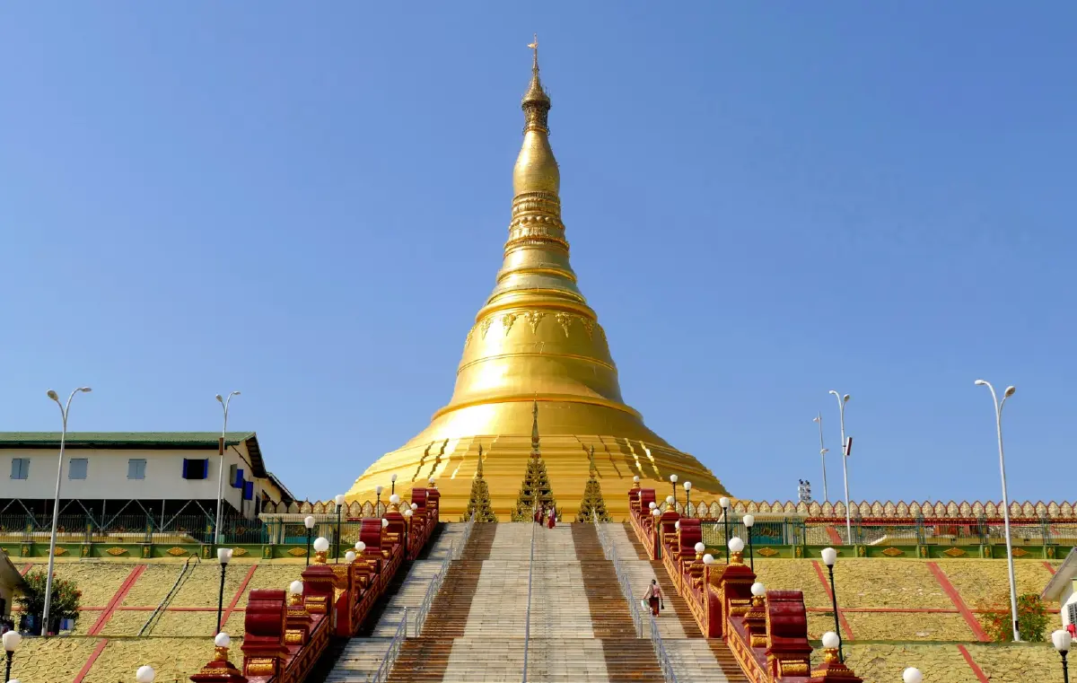 นักวิเคราะห์ชี้ สร้างพระไม่ช่วย "มิน อ่องหล่าย" ซื้อใจประชาชน