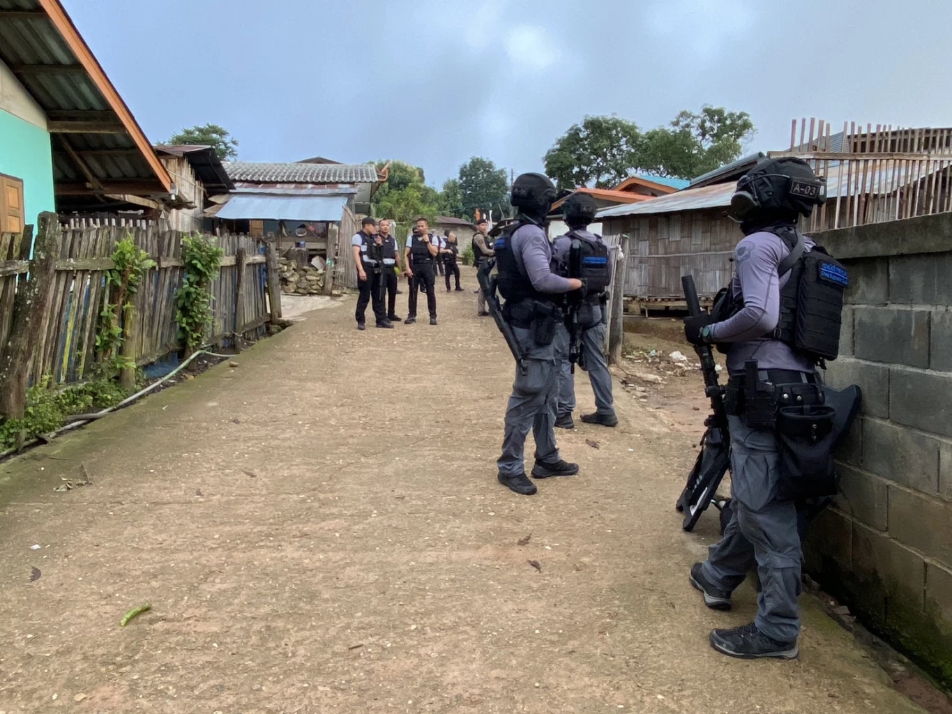 หนุมานกองปราบ บุกจู่โจม ปิดล้อมเมืองปาย ทลายเครือข่ายยาเสพติด