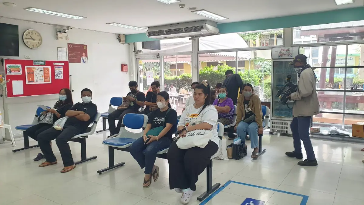 ครอบครัวเศร้า รับ 8 ศพเหยื่อรถไฟชนกระบะขนแรงงานดับสลด