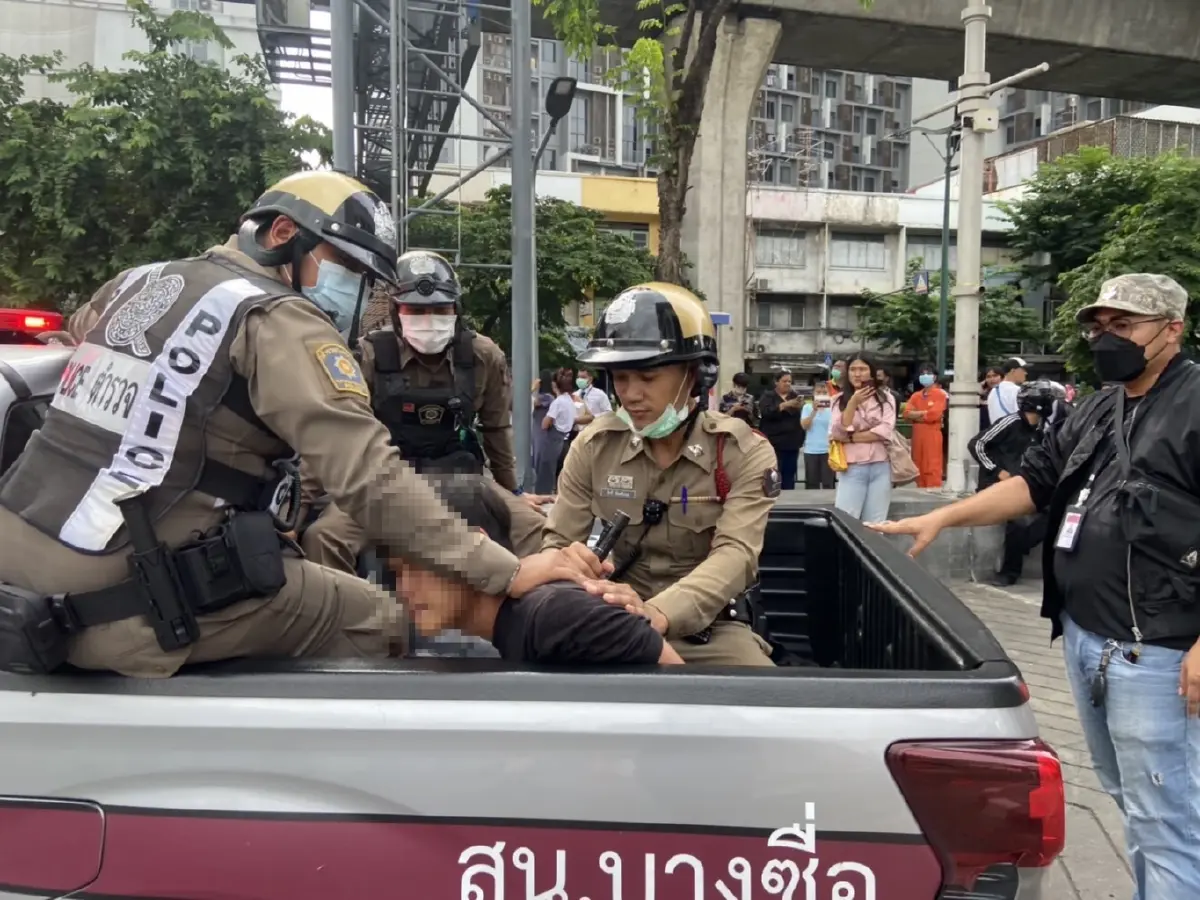 ปิดล้อมวุ่น หนุ่มคลั่งซิ่งกระบะย้อนศร กลางพญาไท อ้างถูกคนตามฆ่า