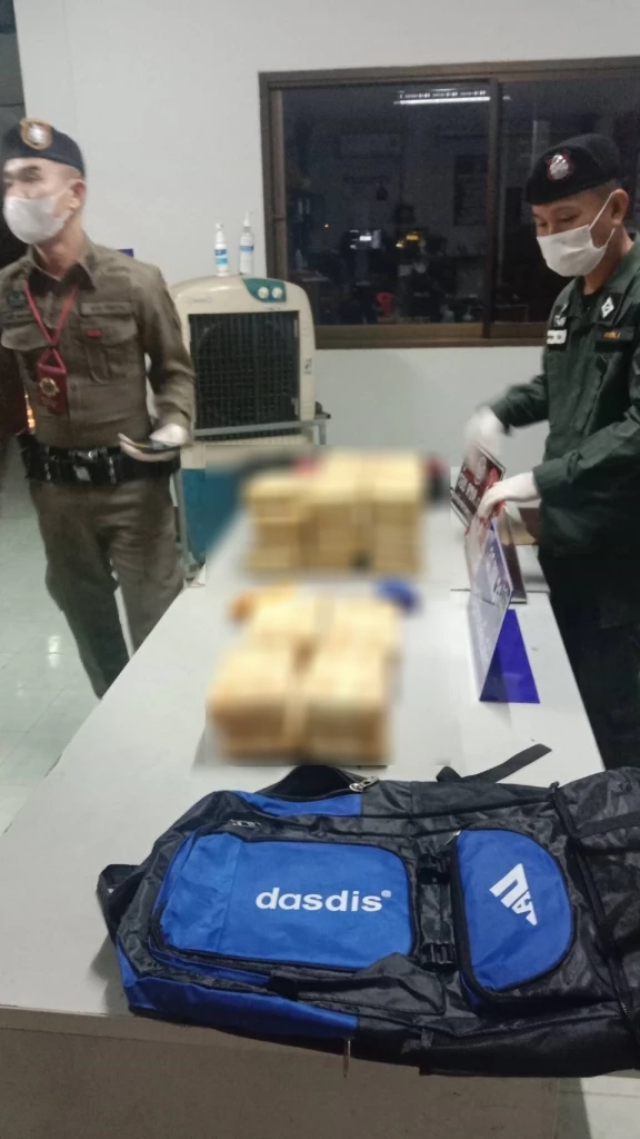 รวบ 3 หนุ่มสุโขทัย ขนยาบ้าเกือบ 2 แสนเม็ดคาด่านเชียงราย