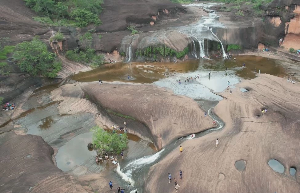 เขตรักษาพันธุ์สัตว์ป่าภูวัว เปิดน้ำตกให้เที่ยวอีกครั้ง หลังฝนหยุดตก น้ำลดลง