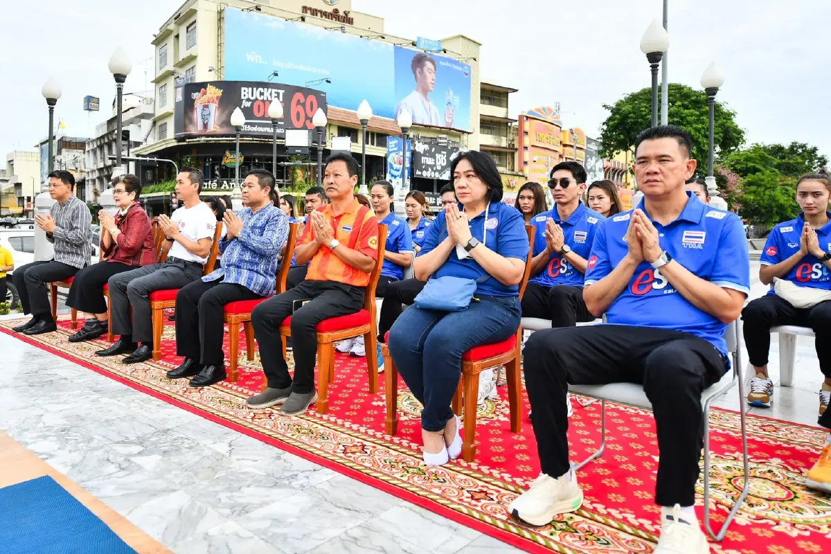 "วอลเลย์บอลหญิงทีมชาติไทย" สักการะ "ย่าโม" ก่อนลุยศึกชิงแชมป์เอเชีย