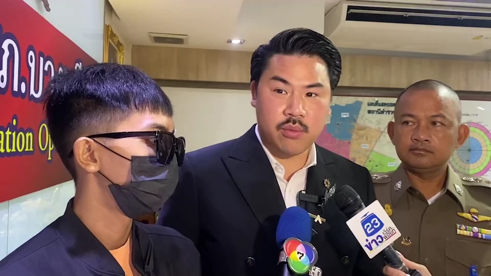 นายสมิทธ์ (สวมแว่นดำ) ผู้บาดเจ็บ