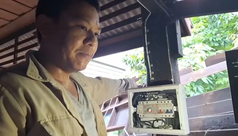เจ้าของบ้านผวา! ควันปริศนาพุ่งออกมาจากดิน คางคกโดดลงไปถูกต้มจนสุก