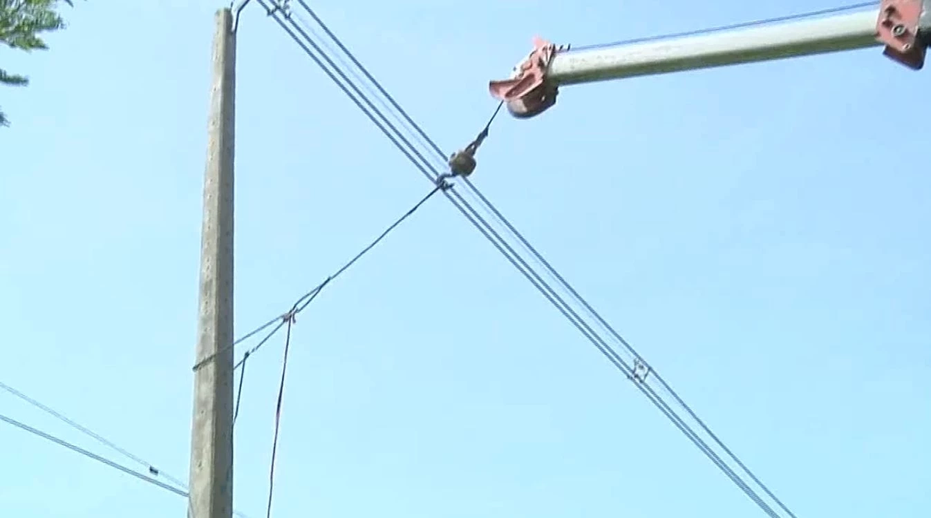 อันตราย! โจรแสบลักน็อตตอม่อเสาไฟฟ้าแรงสูงกว่า 50 ต้น จนท.เร่งแก้ไข