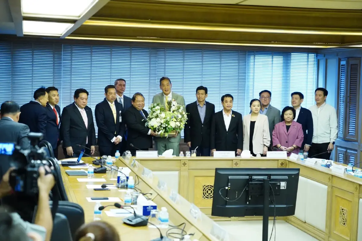 เศรษฐา หารือ 8 สายการบิน รับนักท่องเที่ยวไฮซีซั่น ชงแผนเปิดฟรีวีซ่า