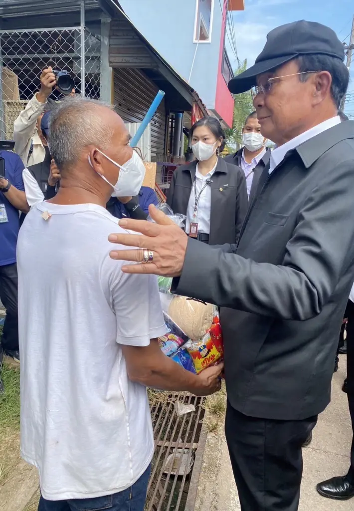 "นายกฯ" เยี่ยมชาวมูโนะ นราธิวาส  ยืนยันรัฐบาลไม่ทอดทิ้งประชาชน