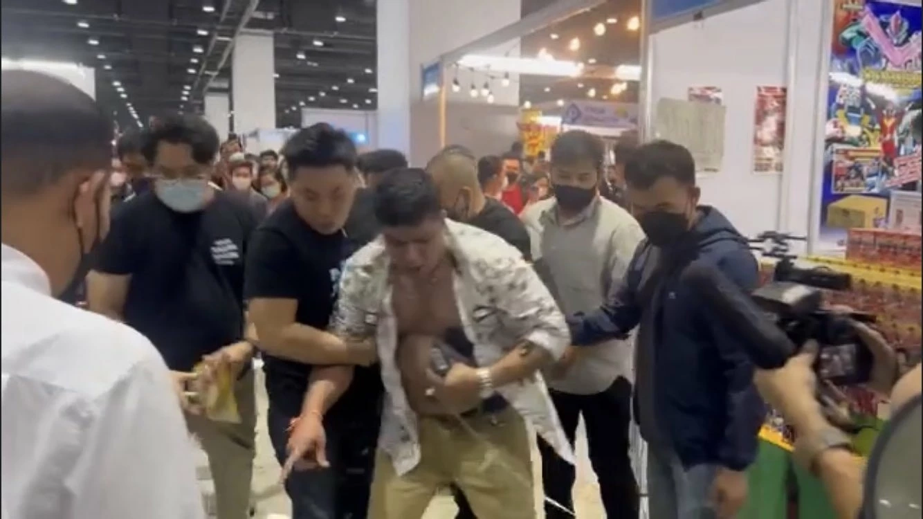 เค ร้อยล้าน ขู่วางระเบิดงานหนังสือ