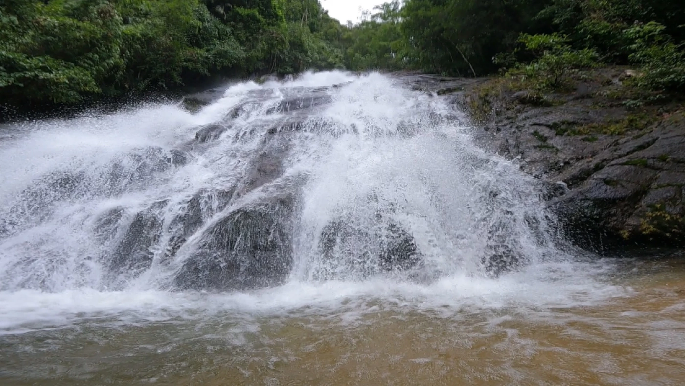 น้ำตกโตนไพร ที่เที่ยวพังงาหน้าฝน เดินชมธรรมชาติงาม