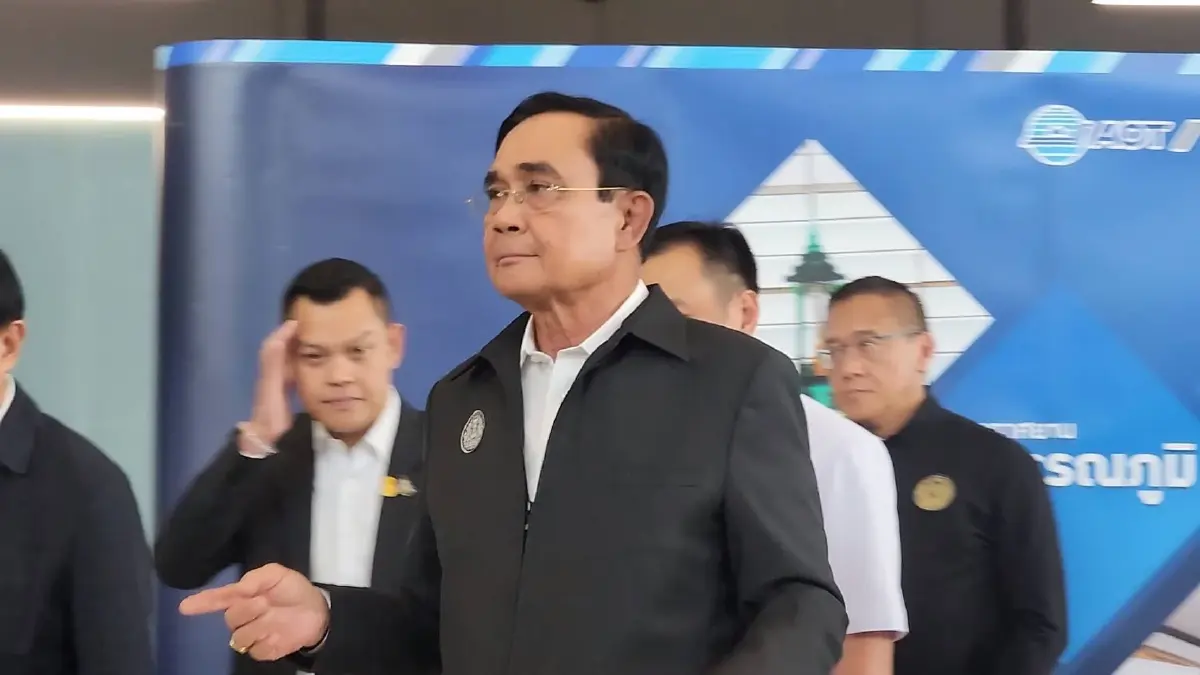 นายกฯ ตรวจอาคารเทียบเครื่องบิน ชี้ มองผลงานรัฐบาลบ้าง อย่าจ้องแต่ติ