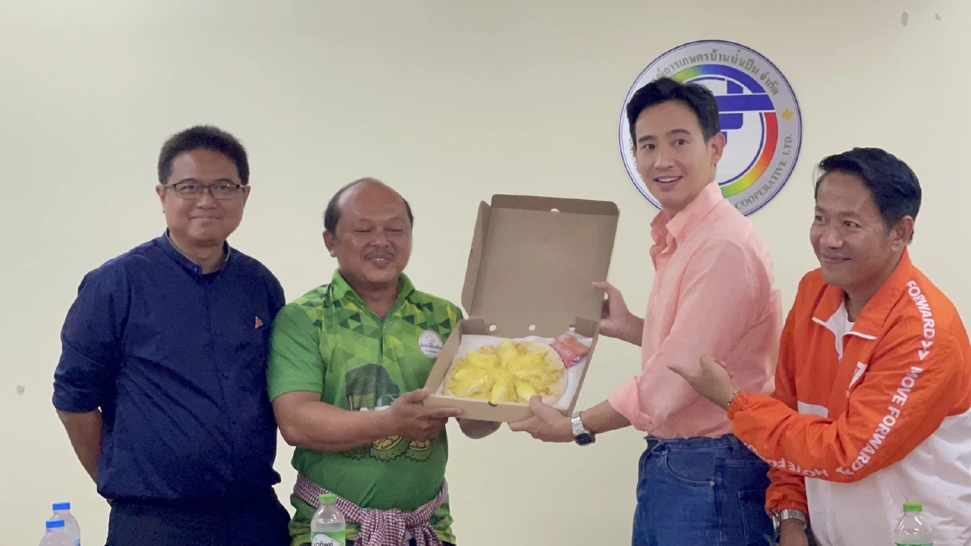 ทีมงานระยอง มอบพิซซ่าทุเรียน