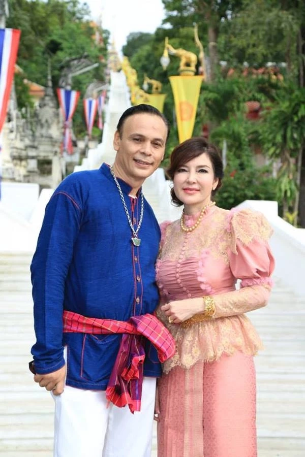 ชาดา ไทยเศรษฐ์ และ มนัญญา ไทยเศรษฐ์ 