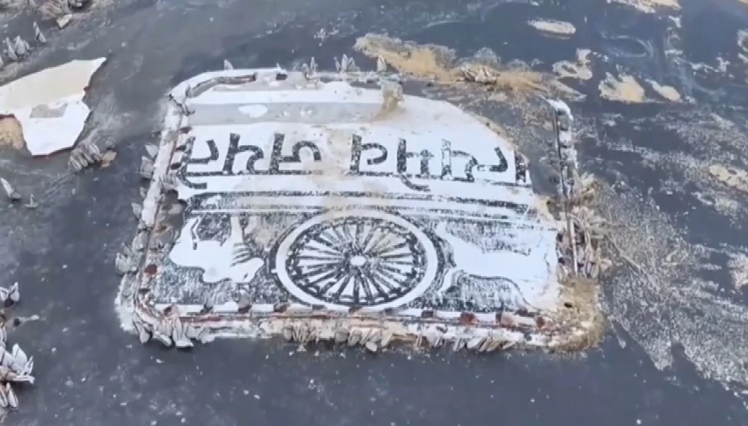 พบชิ้นส่วนปริศนา หนัก 200 กก. ถูกคลื่นซัดเกยหาดกะรน คาดเป็นซากเรือ-เครื่องบิน