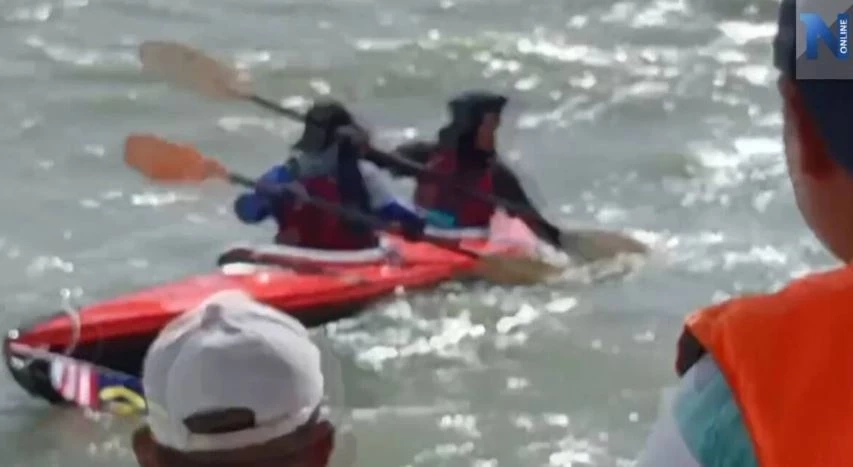 คณะนักกีฬาพายเรือคายัค 30 ชีวิต ปลอดภัยแล้ว หลังเจอคลื่นลมแรงซัดล่มกลางทะเล