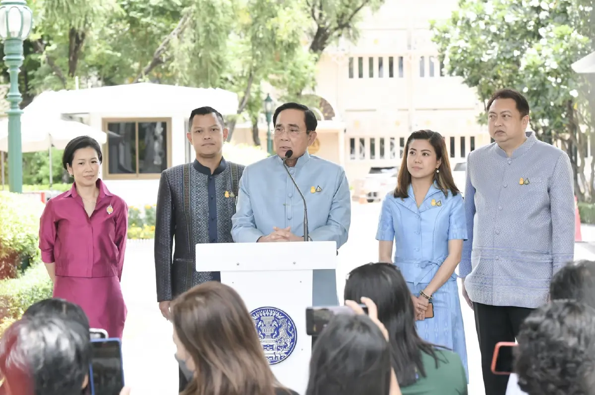"นายกฯ" ปัดไม่มีขัดแย้ง "พล.อ.ประวิตร" ลาประชุมไม่แปลก