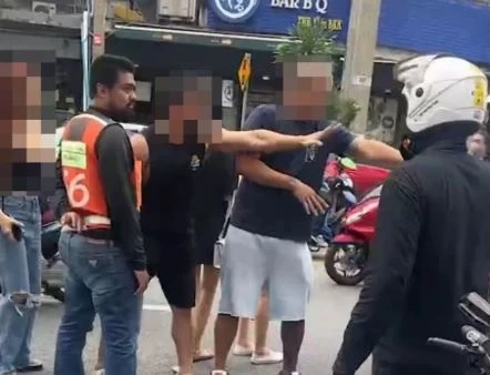 คุมฝากขัง 3 ก๊วนซิ่งเบนซ์ปาดหน้า ชักปืนขู่-ทำร้ายวิน จยย. กลางซอยทองหล่อ