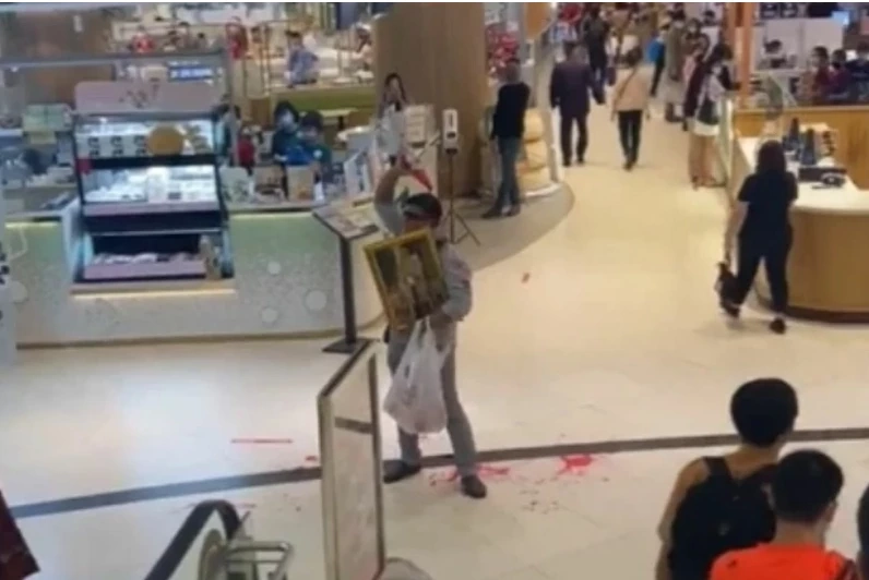 "เค ร้อยล้าน" สึกพระแล้ว หลังถูกต้นสังกัดขับพ้นวัด พร้อมเผยวีรกรรมสุดป่วน