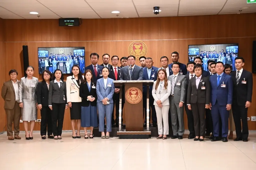 เพื่อไทย นำพรรคร่วมรัฐบาล แถลงขออภัย ทำสภาฯล่ม
