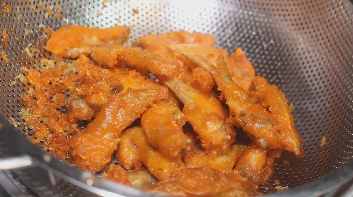 อดีตผู้ต้องขังกลับใจ ยึดอาชีพสุจริต ขายไก่เขย่าชิ้นละ 1 บาท หาเลี้ยงครอบครัว