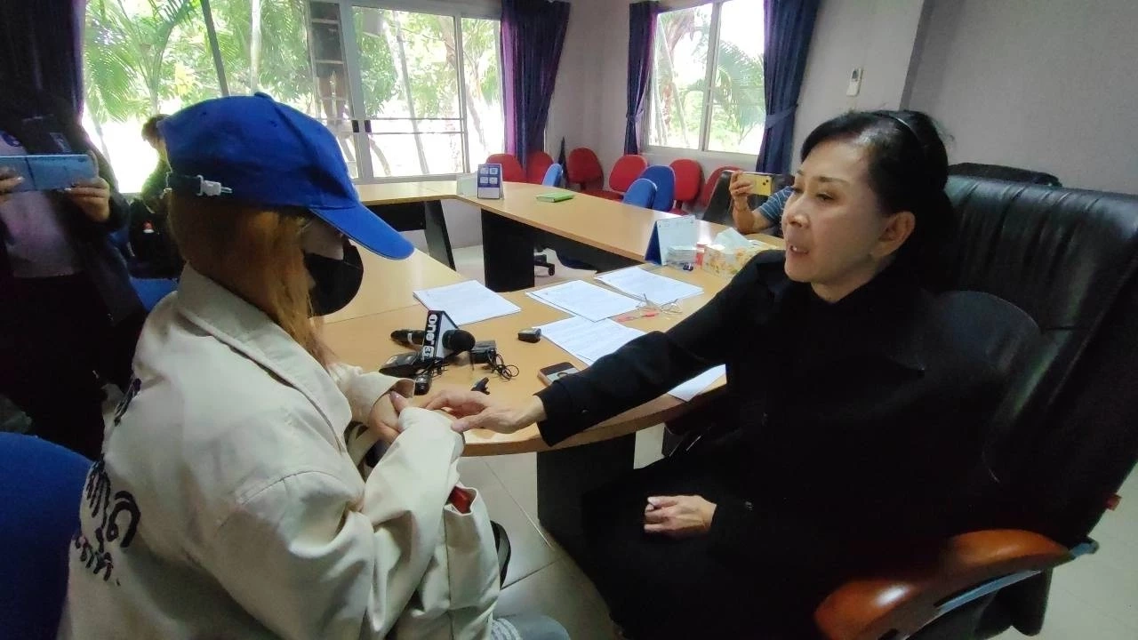 นางปวีณา หงสกุล ประธานมูลนิธิปวีณาเพื่อเด็กและสตรี 